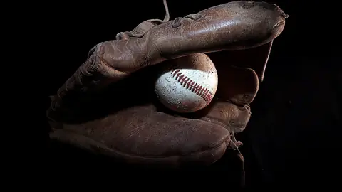 Photo: glove, baseball, play